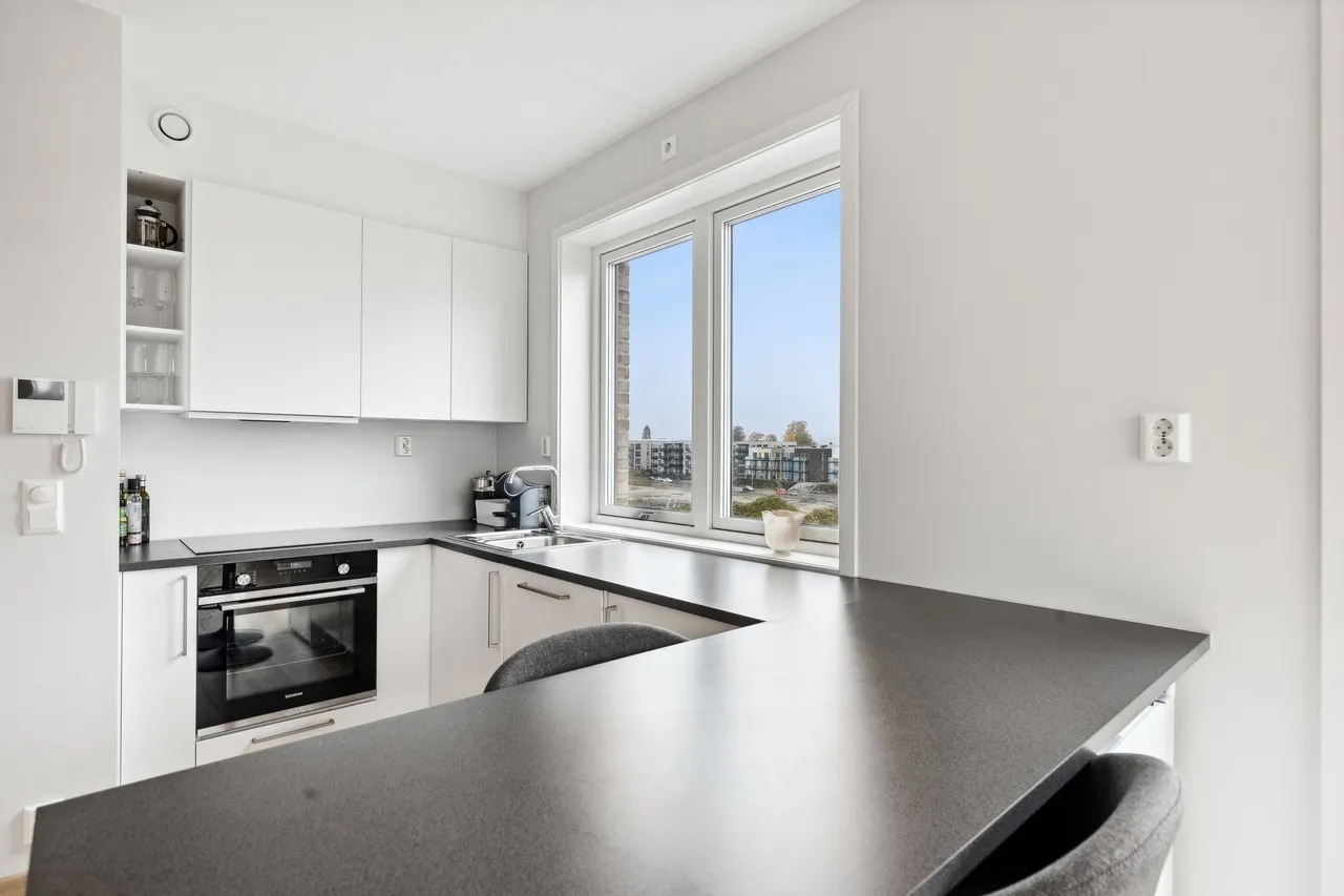 Kjøkken med god plass. 